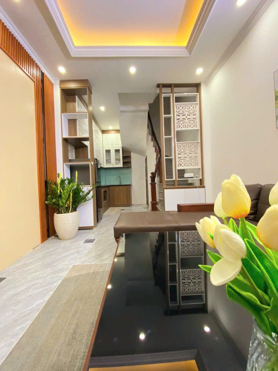 Chính chủ cần bán nhà mặt ngõ đường Nguyễn Văn Cừ, Long Biên, 31m2, giá 5,48 tỷ, nhà 5 tầng, 0902318197