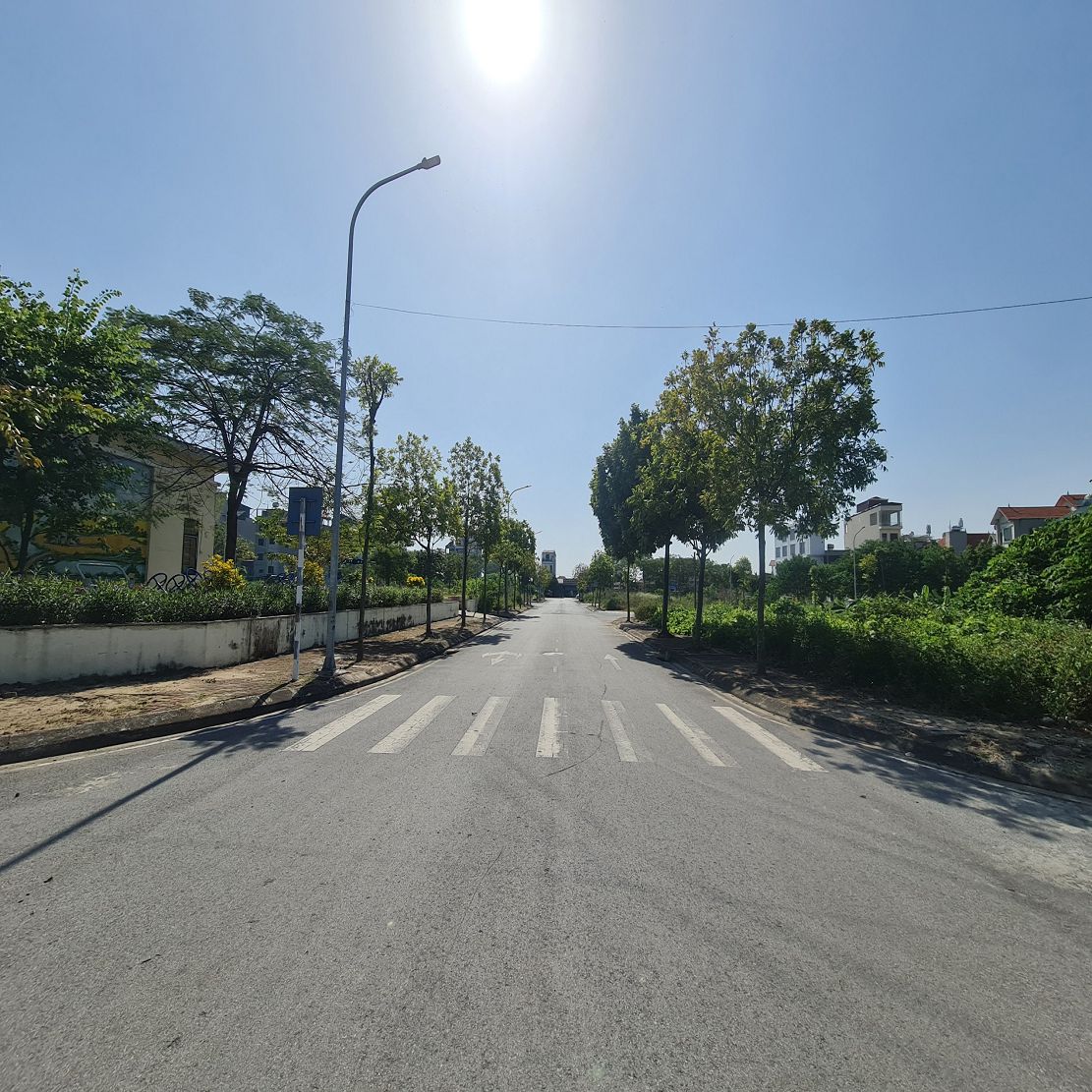 Gia đình anh mình cần bán biệt thự 2,5 tầng mới đẹp tại Đa Tốn. DT: 182m2 mt 8m, đường 13m vỉa hè kinh doanh.