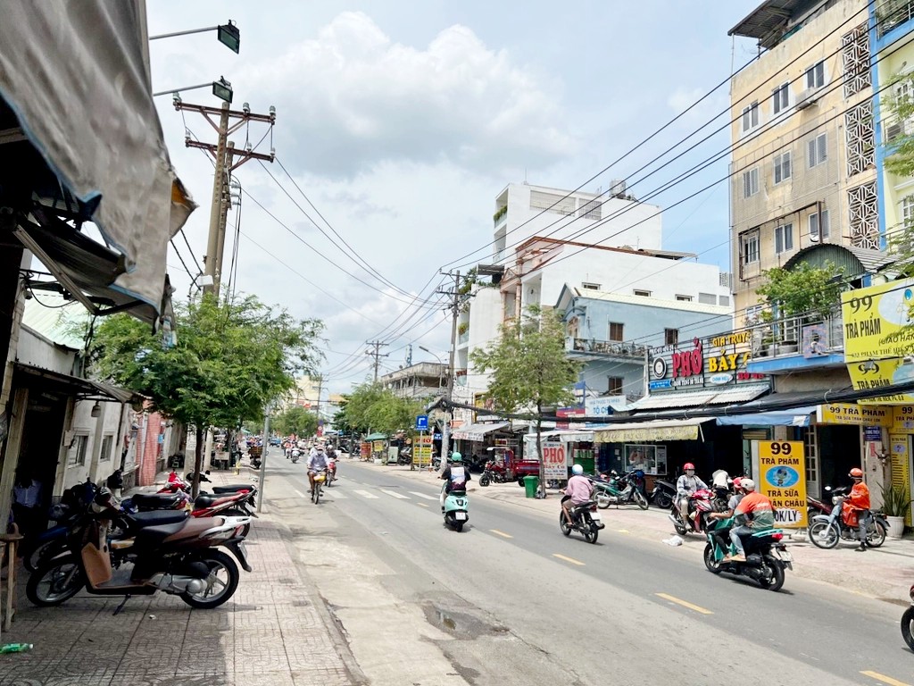 Mặt tiền kinh doanh Phạm Thế Hiển 4.7x57 sổ riêng nở hậu chỉ 14 tỷ.