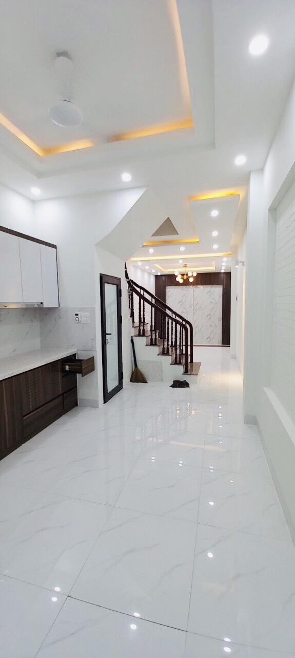 BÁN NHÀ 4 TẦNG 7 PN 48M2, ĐƯỜNG NGUYỄN HOÀNG TÔN TÂY HỒ HƠN 7 TỶ