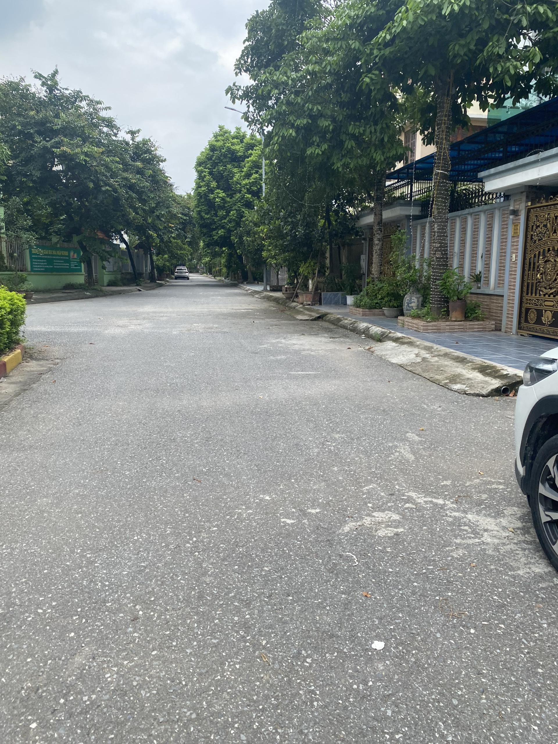 BÁN ĐẤT THỊ TRẤN TRÂU QUỲ 196M2, MẶT TIỀN 9M, LÔ GÓC, SĐCC, ĐƯỜNG Ô TÔ TRÁNH, GIÁ 13.8 TỶ. LH 0901426699