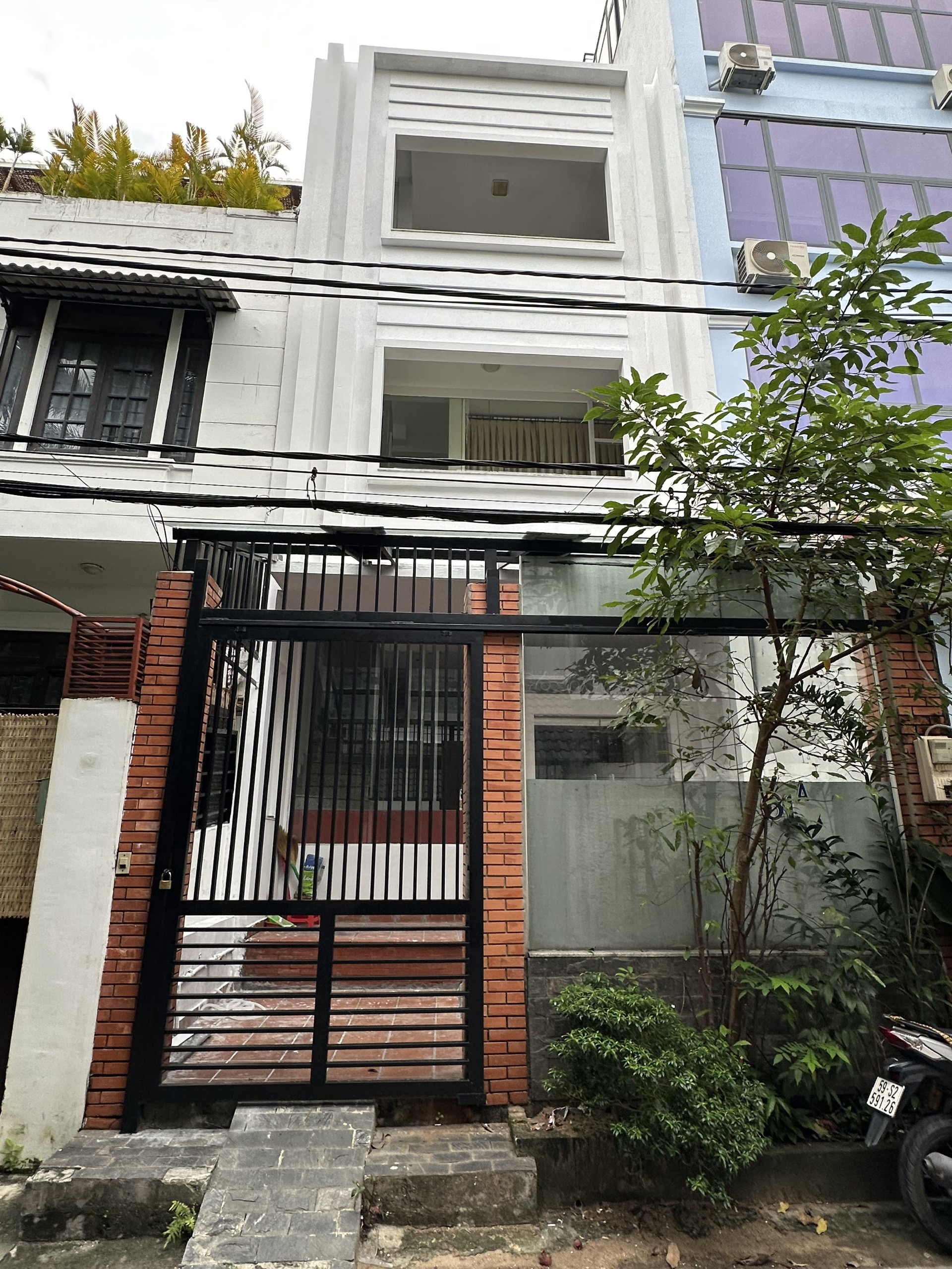 Chính chủ cho thuê nhà Thảo Điền, Quận 2. DT 5x11m, nhà 3 tầng. Giá 20 tr/th