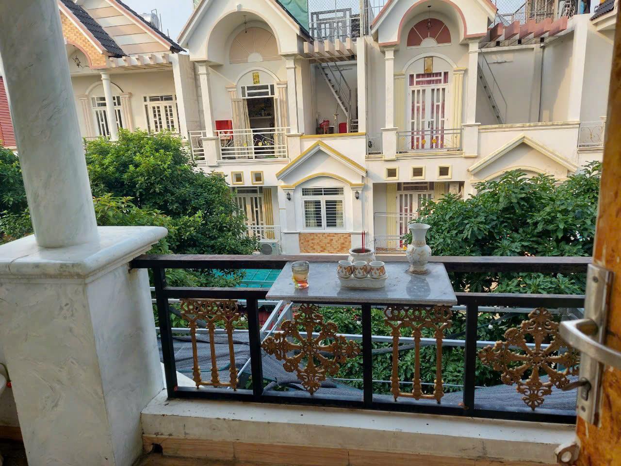 CẦN BÁN NHANH NHÀ SHR Bà Điểm, Gần UB, Chợ,2/ Phan Văn Hớn Khu dân cư ổn định