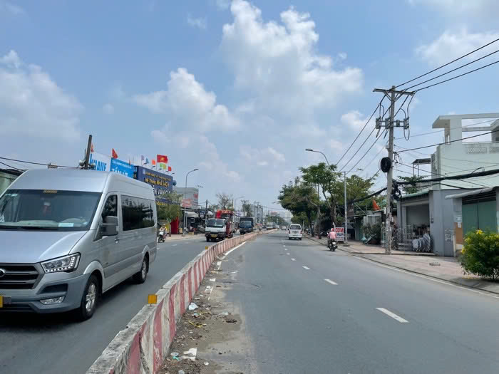 Nhà mặt tiền Huỳnh Tấn Phát Phú Xuân Nhà Bè khu kinh doanh sầm uất 690m2 cấp 4 ngang 18m 22.5 tỷ