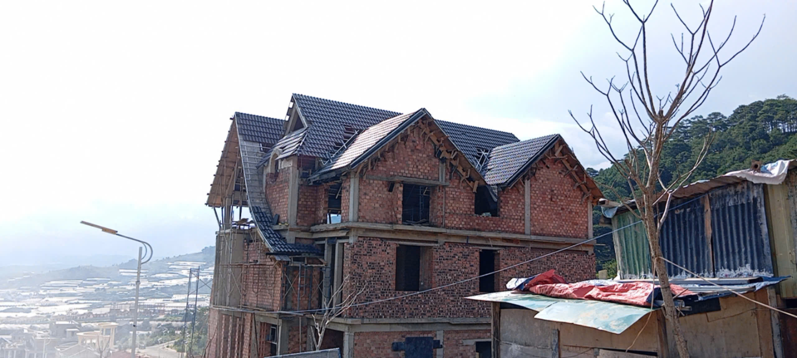 VILLA 3 tầng cắt lỗ vị trí đẹp gần khu du lịch Langbiang thích hợp làm kinh doanh 0867431115