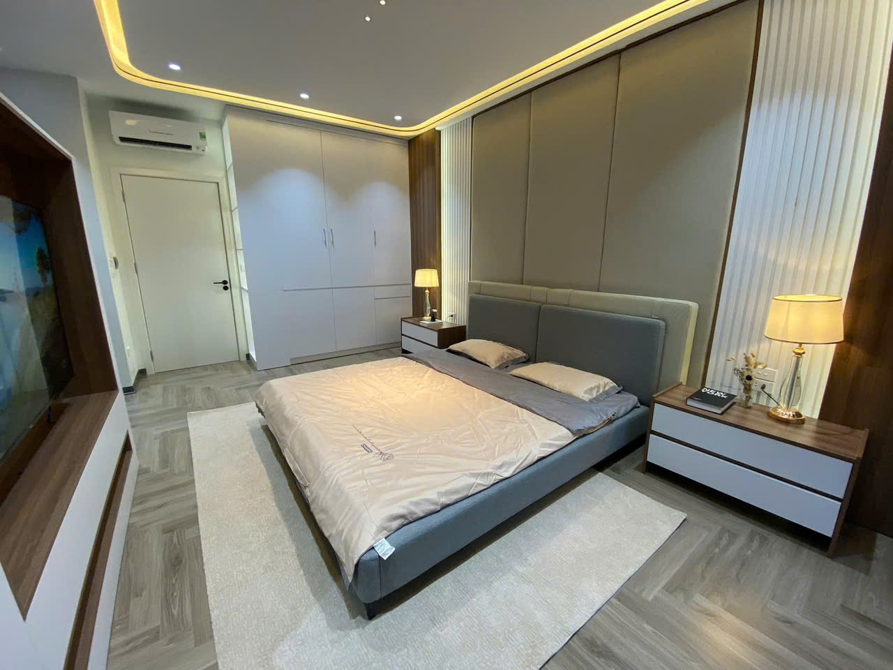 Bán Nhà Lô Góc Full Nội Thất Ở Văn Quán,Ngõ Thông,KD,Ô Tô Vào Nhà.Giá 9.5Tỷ CóTL