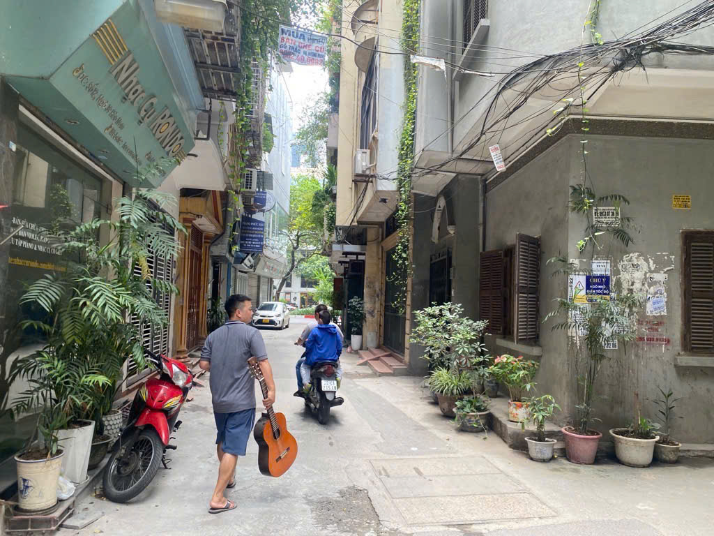 BÁN NHÀ CŨ PHỐ HÀO NAM, PHÂN LÔ Ô TÔ , DT 41M2, GIÁ HƠN 11 TỶ