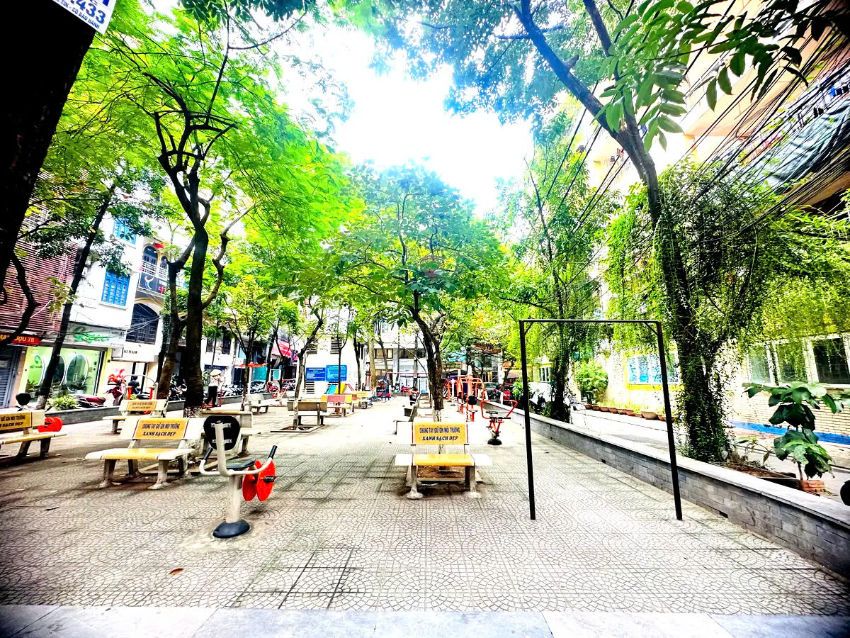 BÁN NHÀ LINH LANG, BA ĐÌNH. PHÂN LÔ OTO TRÁNH- 45M 4 TẦNG MT 3.5M GIÁ 20.9 TỶ. VỈA HÈ-CỰC HIẾM VIEW CÔNG