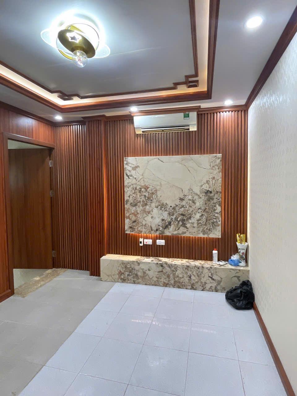 Chính chủ em cần căn tập thể tầng 1, 3 ngủ và 2Wc, tại Nguyễn Trãi, Siêu Vip, Mặt đường ô tô tránh và đỗ trước cửa,