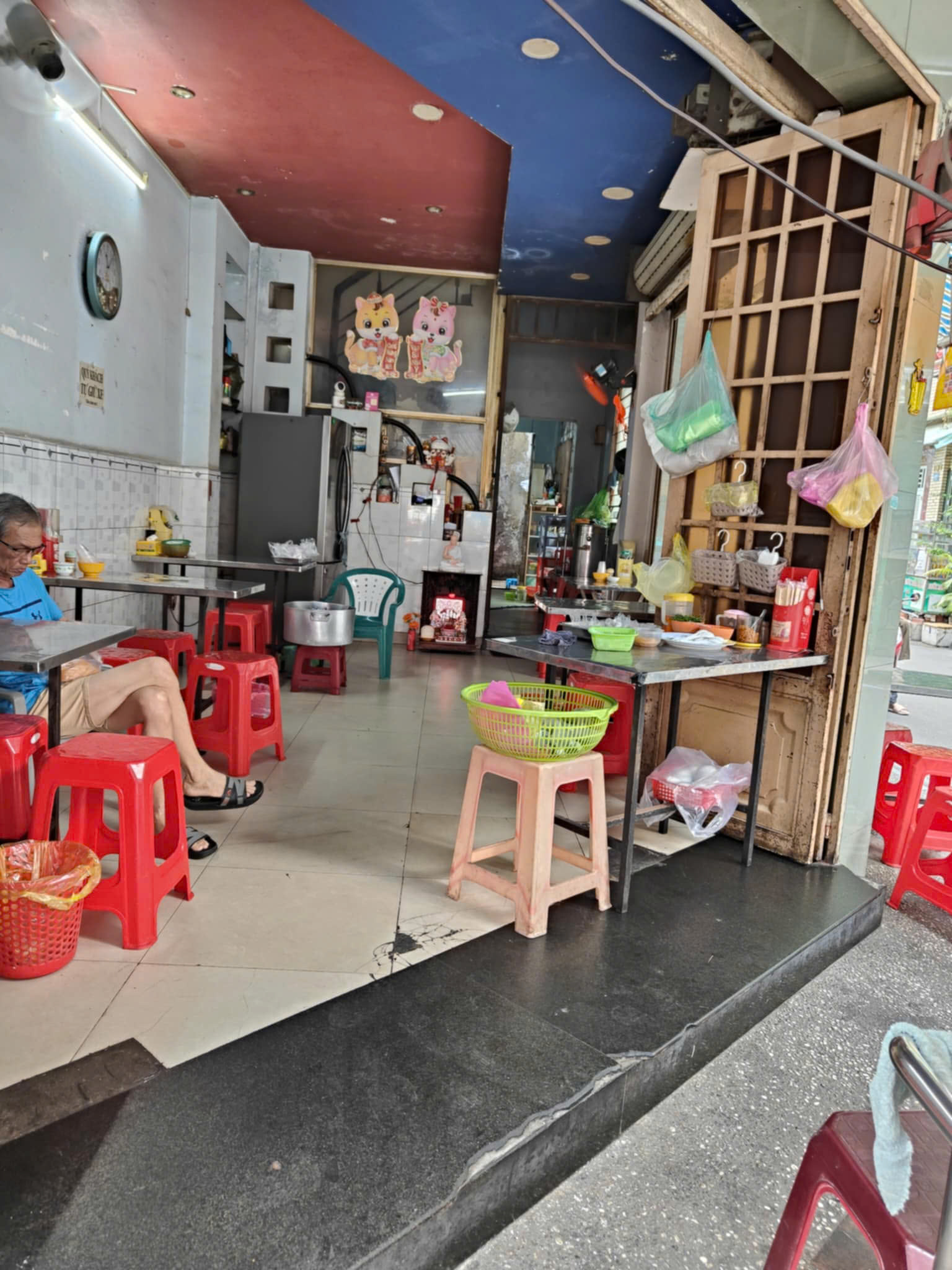 CẦN SANG NHƯỢNG QUÁN CƠM TRƯA Vị Trí : 197 Hàn Hải Nguyên, P2, Q11, Hồ Chí Minh