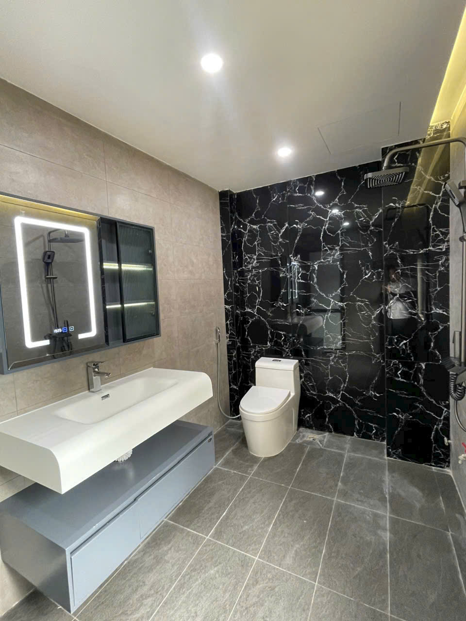 Cần Bán Gấp Căn Nhà Lô Góc Full Nội Thất Xịn Ở Văn Phú,HĐ.Gía 9.55Tỷ Có TL