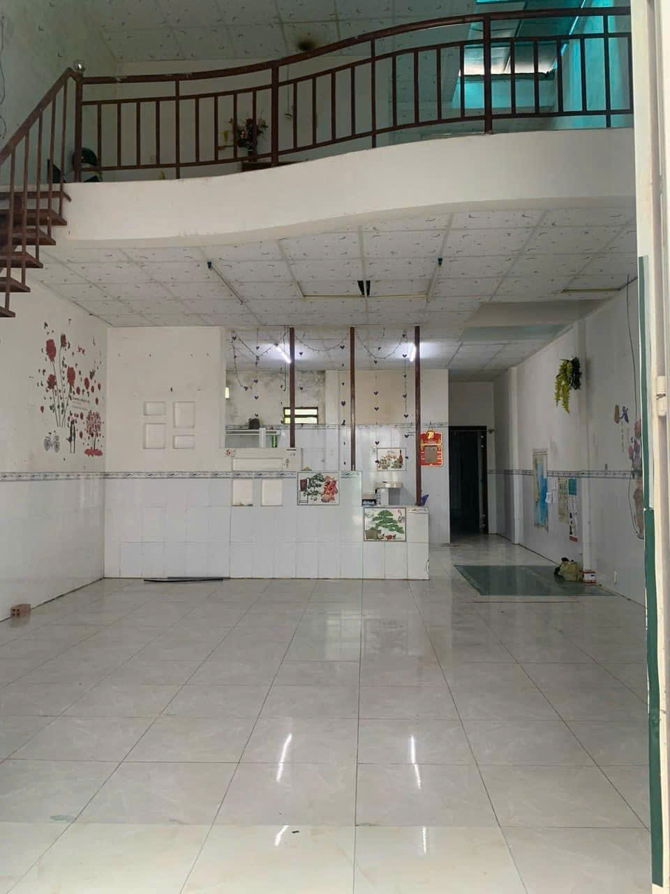 233CHO THUÊ NHÀ Trệt lửng đã sơn mới . Hẻm Hoàng Quốc Việt, An Bình, Ninh Kiều GIÁ CHỈ : 5 triệu/tháng