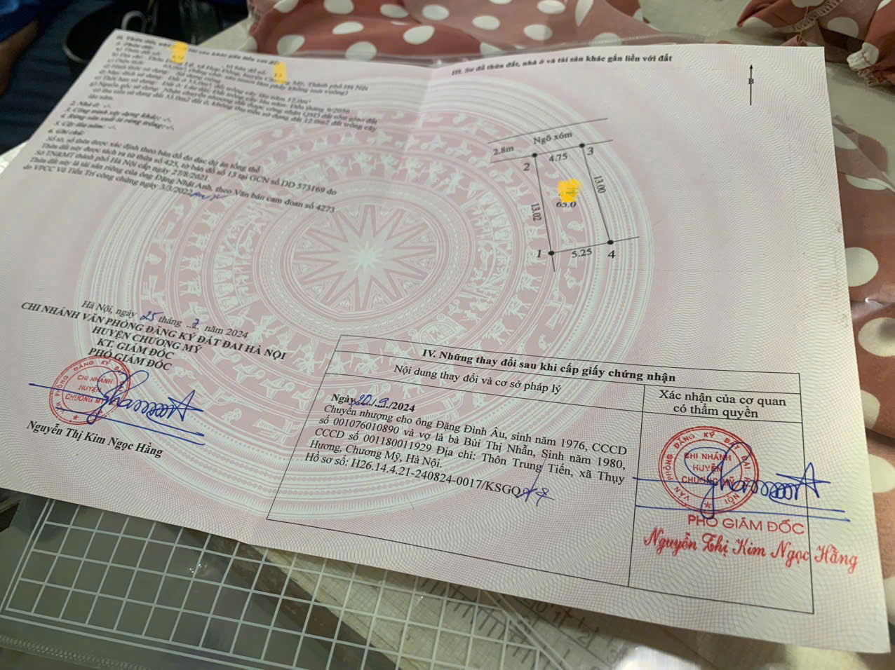 Chính chủ gửi bán lô đất 65m2 ngay trung tâm xã Hợp Đồng giá chỉ 2.x tỉ Mua nhanh kẻo lỡ cơ hội.