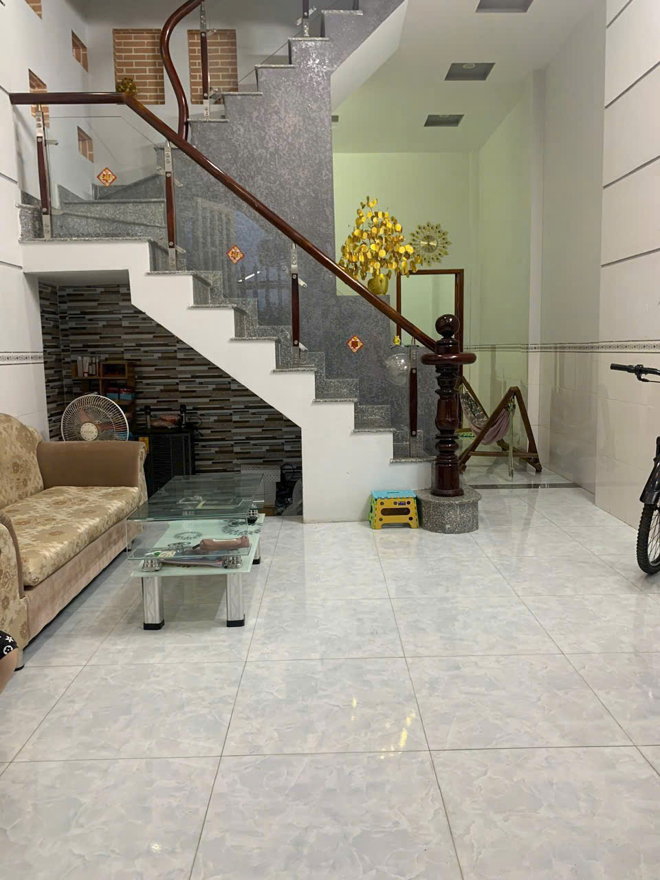 250CHO THUÊ NHÀ Trệt lầu - 3 PN . Hẻm đường 3/2 , Hưng Lợi, Q. Ninh Kiều GIÁ CHỈ : 6,5 triệu/tháng