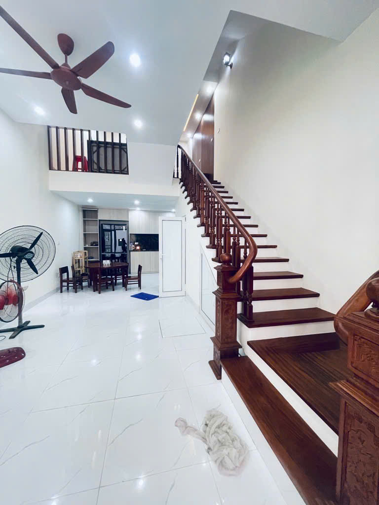 SIÊU HIẾM Ở QUANG TIẾN - Ô TÔ 7 CHỖ ĐỖ CỬA CHỈ VỚI GIÁ HƠN 7 TỶ