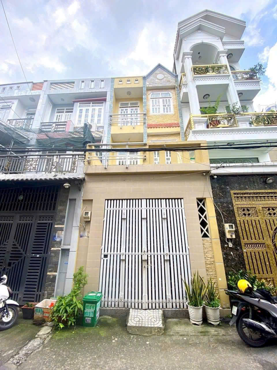 Nhà 3 tầng (4.2x14) hẻm 6m Huỳnh Thị Hai, P. Tân Chánh Hiệp, Q12 giá 4.65 tỷ.