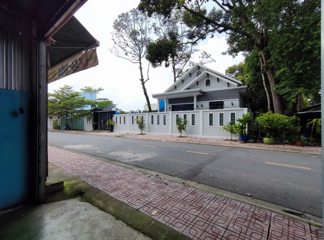 BÁN NHÀ TÂN HIỆP HÓC MÔN GIÁ RẺ- QUÁN CAFE GÓC 2 MT ĐANG KINH DOANH ỔN ĐỊNH- NHÀ 4 TẦNG 5PN 5WC - MẶT TIỀN ĐƯỜNG NHỰA