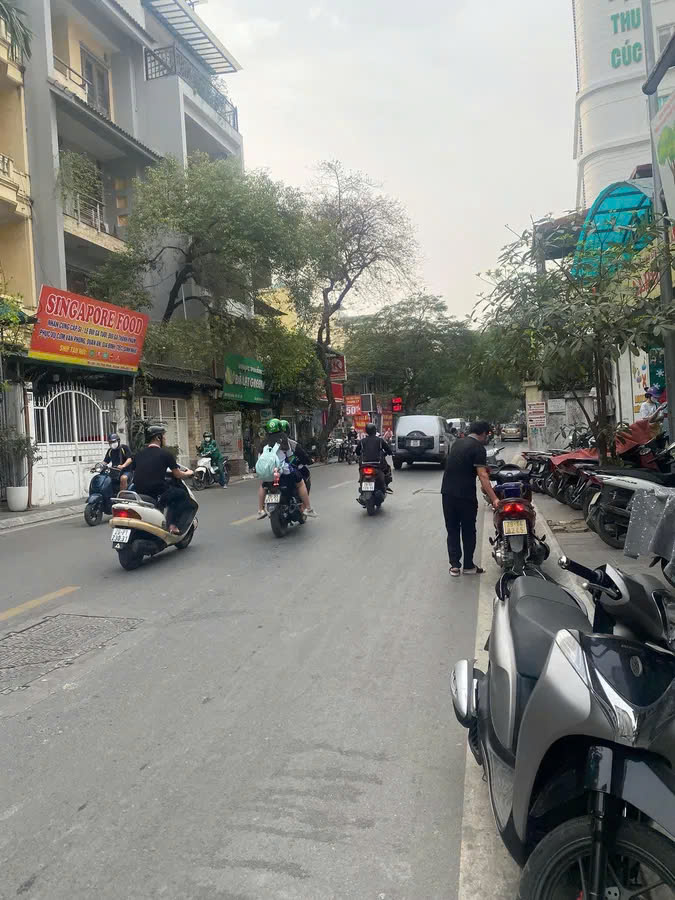 BÁN ĐẤT TỨ LIÊN, TÂY HỒ. 85M2 C4 MT 4,7M 11,5 TỶ- 1 NHÀ RA PHỐ- Ô TÔ ĐI VÒNG QUANH.