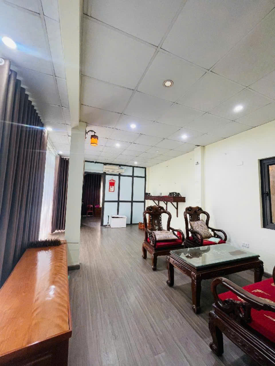 SIÊU HIẾM- VIEW HỒ - LÔ GÓC KINH DOANH ĐỈNH- THÔNG SỐ ĐẸP- LÕI LONG BIÊN-MỘT MẶT PHỐ, MỘT MẶT HỒ. BỒ ĐỀ LONG BIÊN -