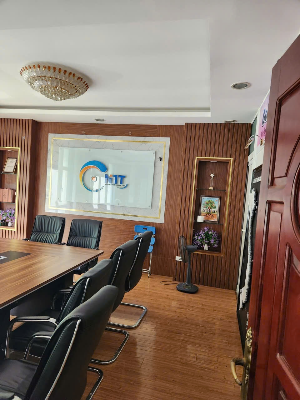 BIỆT THỰ ĐẢNG CẤP - TRUNG TÂM KĐT LINH ĐÀM - HOÀNG MAI - 231M2, 4 TẦNG, MT 13M, 42 tỷ