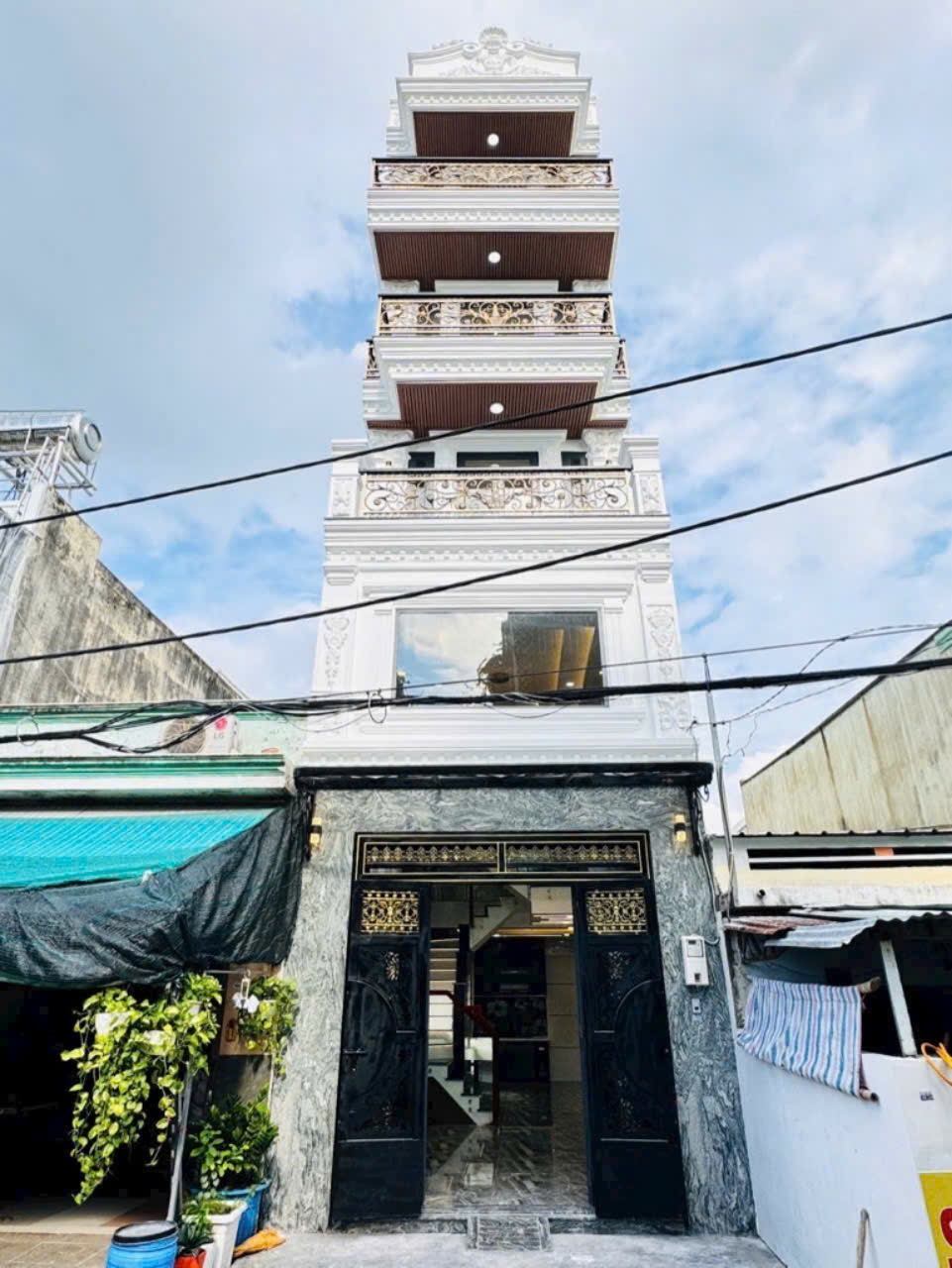 HẺM XE TẢI RỘNG THOÁNG 10M THÔNG - XE HƠI VÀO NHÀ - NGAY NGÃ TƯ 4 XÃ - LÊ VĂN QUỚI - GIÁP TÂN PHÚ - NHÀ MỚI ĐẸP ĐANG