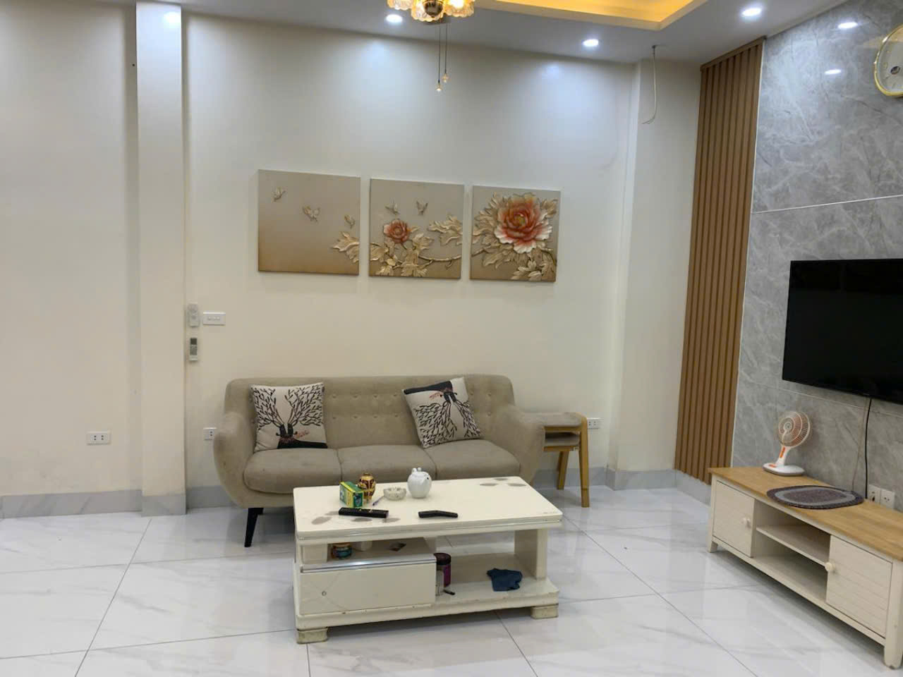 Bán nhà Bạch Đằng, Hai Bà Trưng 63m x MT 6.1m x 3PN, ngõ nông, gần ô tô, ở sướng, giá 9.8 tỷ. LH: 0366051369