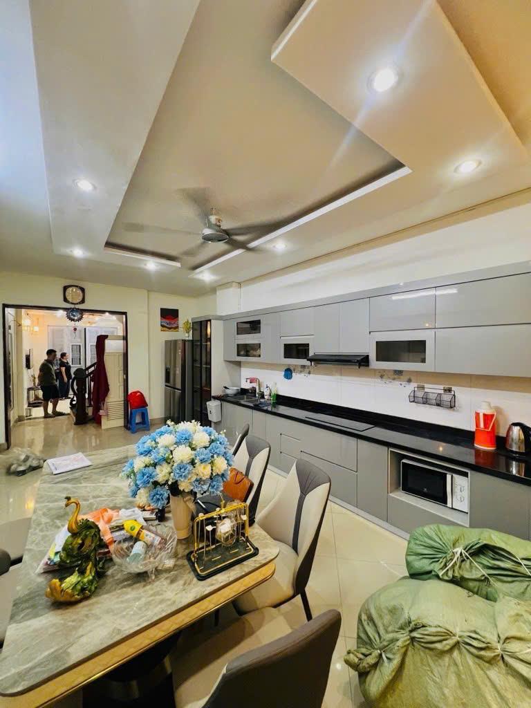 Bán nhà TRẦN DUY HƯNG, DT 52M2, 5 TẦNG, VÀI BƯỚC CHÂN RA MẶT PHỐ, NGÕ NÔNG THÔNG RỘNG, NHÀ ĐẸP MÊ LY