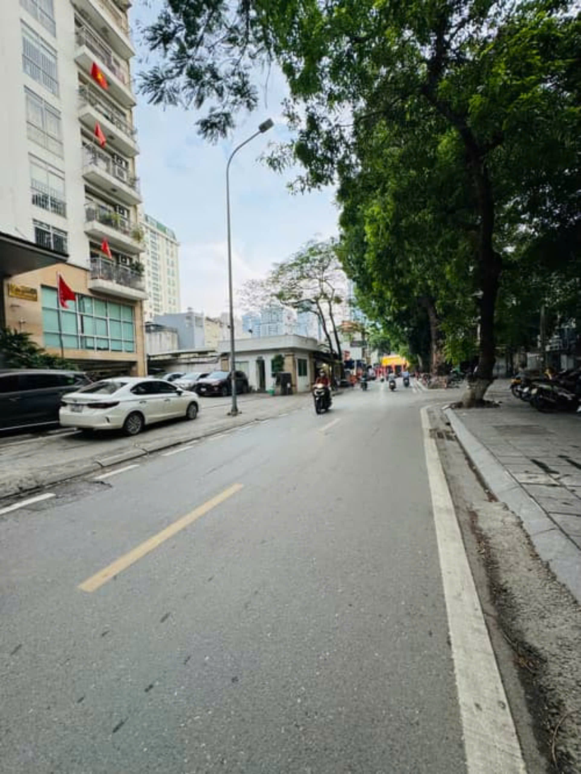 BÁN NHÀ NGÕ ĐỐC NGỮ 90M 4 TẦNG GARA KD TỐT Ở SƯỚNG GIÁ 26.5 TỶ