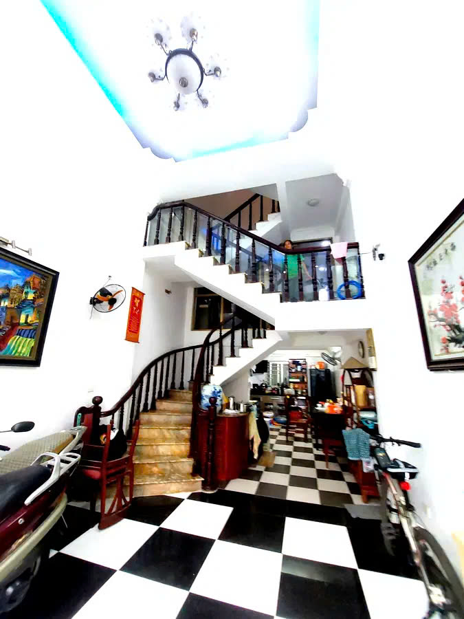 SIÊU PHẨM NGHI TÀM, TÂY HỒ. 43M2 5 TẦNG MT 4M 24 TỶ- MẶT PHỐ - VỈA HÈ - KINH DOANH BUÔN BÁN SẦM UẤT - ĐOẠN ĐẸP