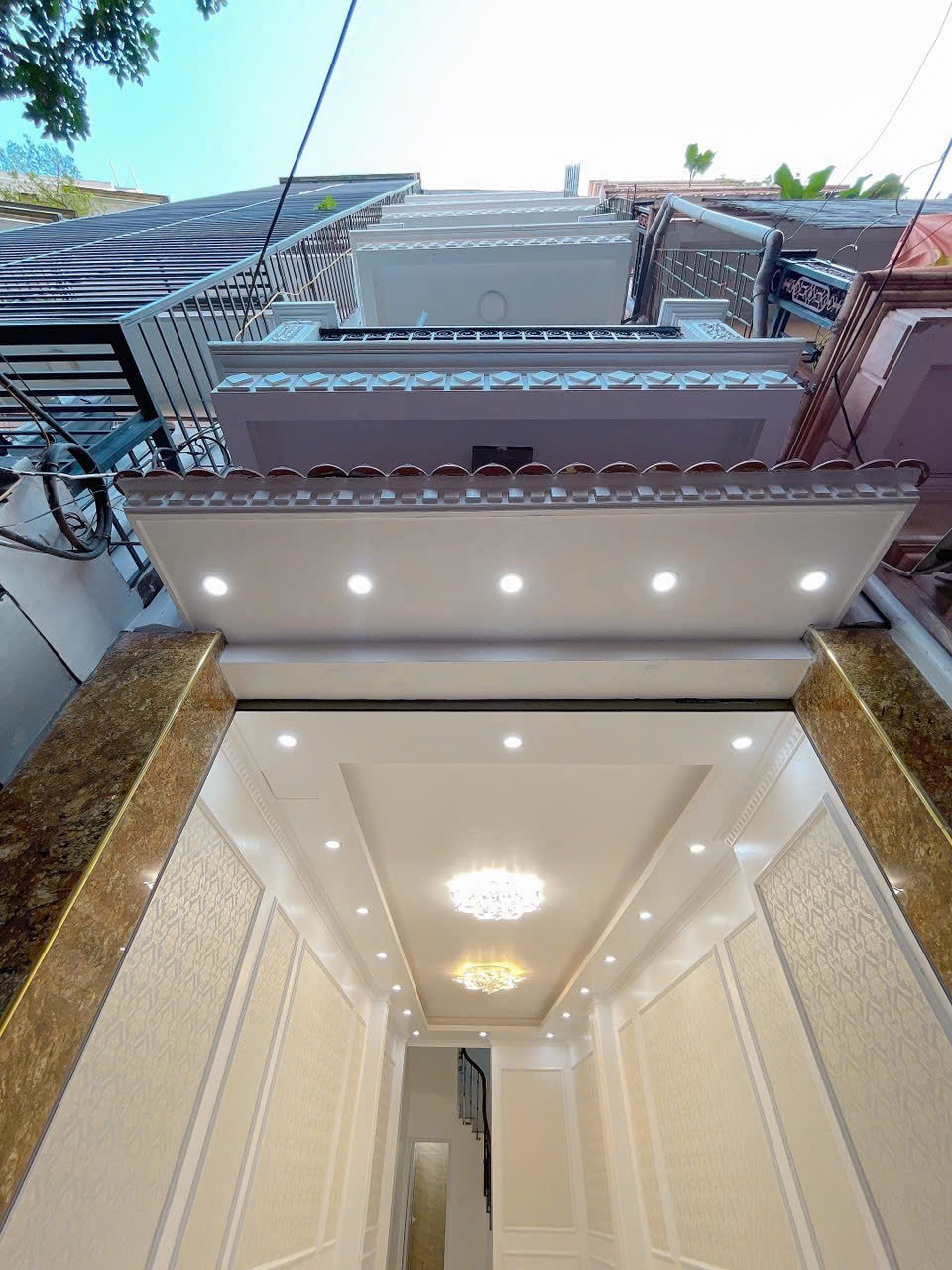 Quan Nhân, Thanh Xuân 38 m, 5 T, 3.4 MT giá 7.9 Tỷ Nhà vị trí đẹp vừa ở vừa kinh doanh sầm uất, dân cư và sinh viên