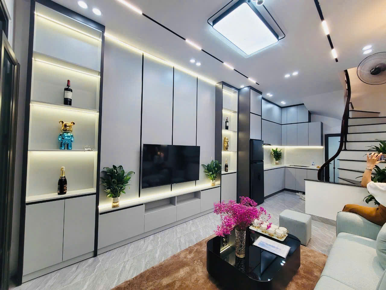 KHU VÍP - NHÀ ĐẸP -THOÁNG TRƯỚC SAU - Ô TÔ CÁCH 20m - NGÕ THÔNG Kim Mã 26 m, 4 tầng Mã 3,2m giá chỉ 5,5 tỷ