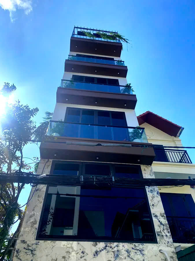 Nhà đẹp mặt ngõ, Kinh Doanh, ô tô ngủ trong nhà, Bát Khối 56.7 m2,6 Tầng, mặt tiền 3.5m, 11 tỷ Long Biên.