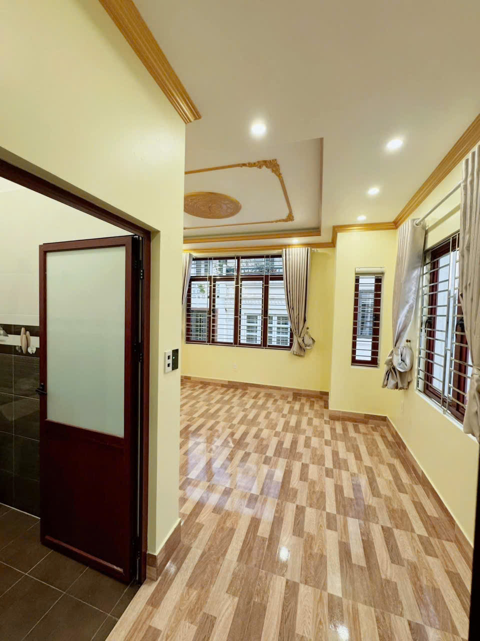 Bán nhà 4 tầng lô góc ngay ngã tư An Dương, Tôn Đức Thắng, Lê Chân, Hải Phòng. 4,95 tỷ