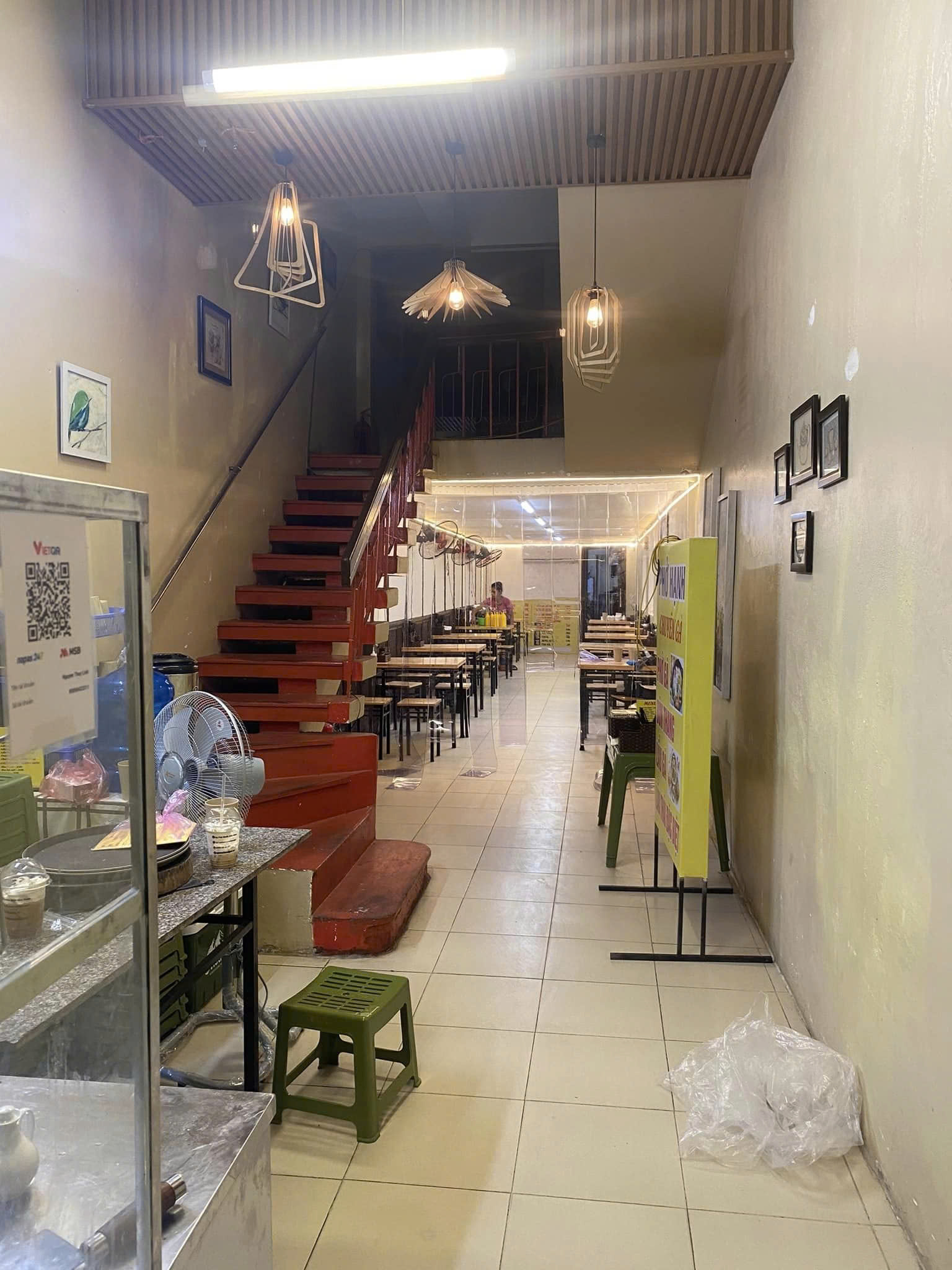 SANG NHƯỢNG CỬA HÀNG ĂN ĐANG KINH DOANH TẠI ĐỐNG ĐA HÀ NỘI_GIÁ SANG 195 TRIỆU BAO GỒM 4 THÁNG TIỀN NHÀ