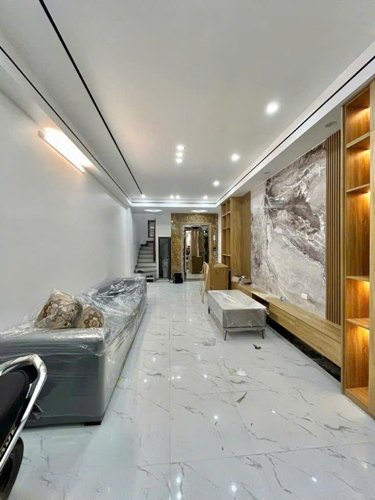 Bán nhà PHÙNG CHÍ KIÊN, DT 45m2, 6 tầng thang máy - PHỐ VIP CẦU GIẤY - KHU PHÂN LÔ - THANG MÁY - Ô TÔ VÀO NHÀ