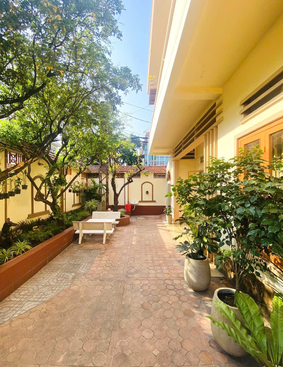 Bán Biệt Thự góc 2 mặt tiền Giá 41,5 tỷ, Lam Sơn, Bình Thạnh, Ngang hiếm 18m, tiện xây toàn nhà văn phòng, khách sạn.