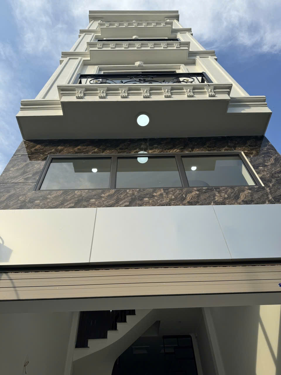 BÁN NHÀ ĐẸP CHÍNH CHỦ - KHÔNG GIAN SỐNG LÝ TƯỞNG CHO GIA ĐÌNH Thông tin căn nhà: • Vị trí: tự khoát ngũ