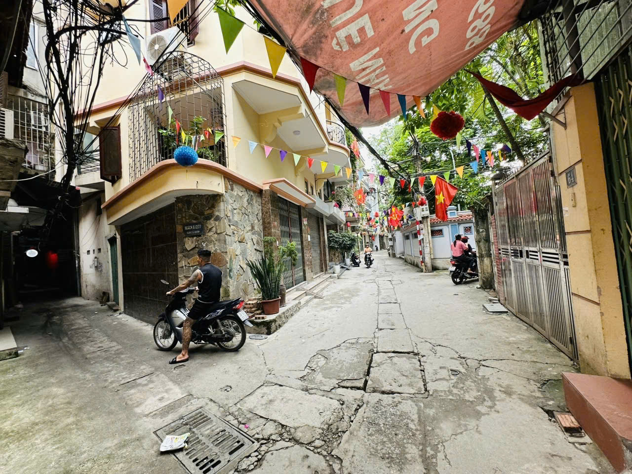 BÁN NHÀ ĐẸP CHÍNH CHỦ - KHÔNG GIAN SỐNG LÝ TƯỞNG CHO GIA ĐÌNH Thông tin căn nhà: • Vị trí: tự khoát ngũ