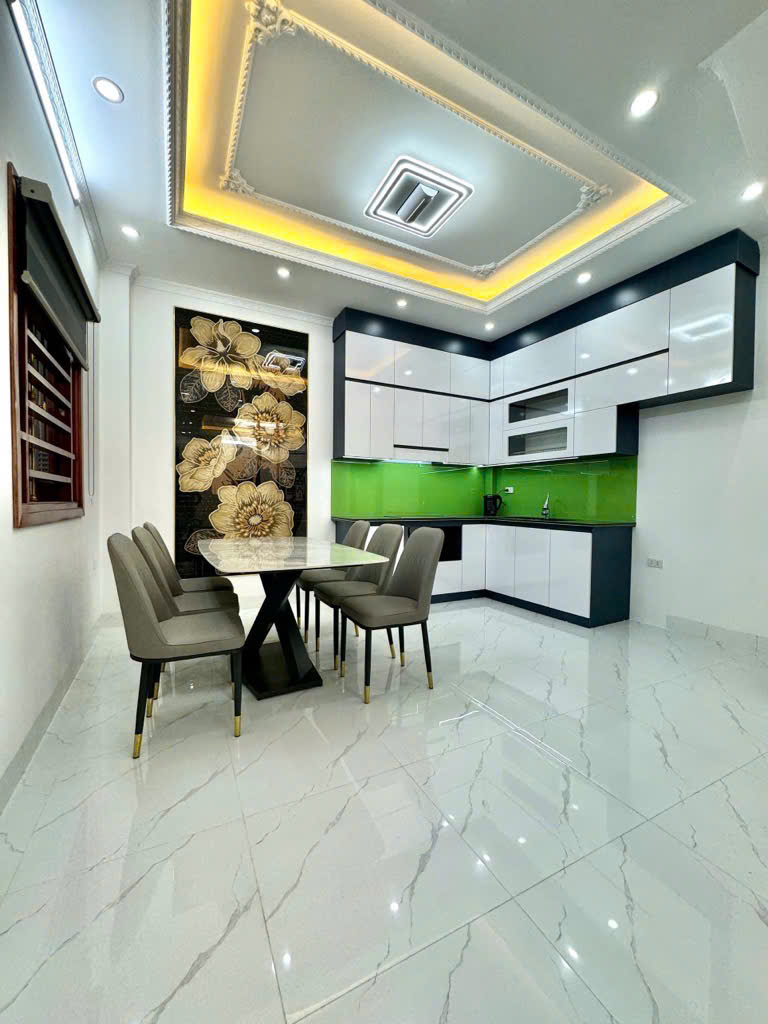 BÁN NHÀ 5 TẦNG – NGỌC LÂM – GIÁ NHỈNH 7,TỶ DIỆN TÍCH 43M