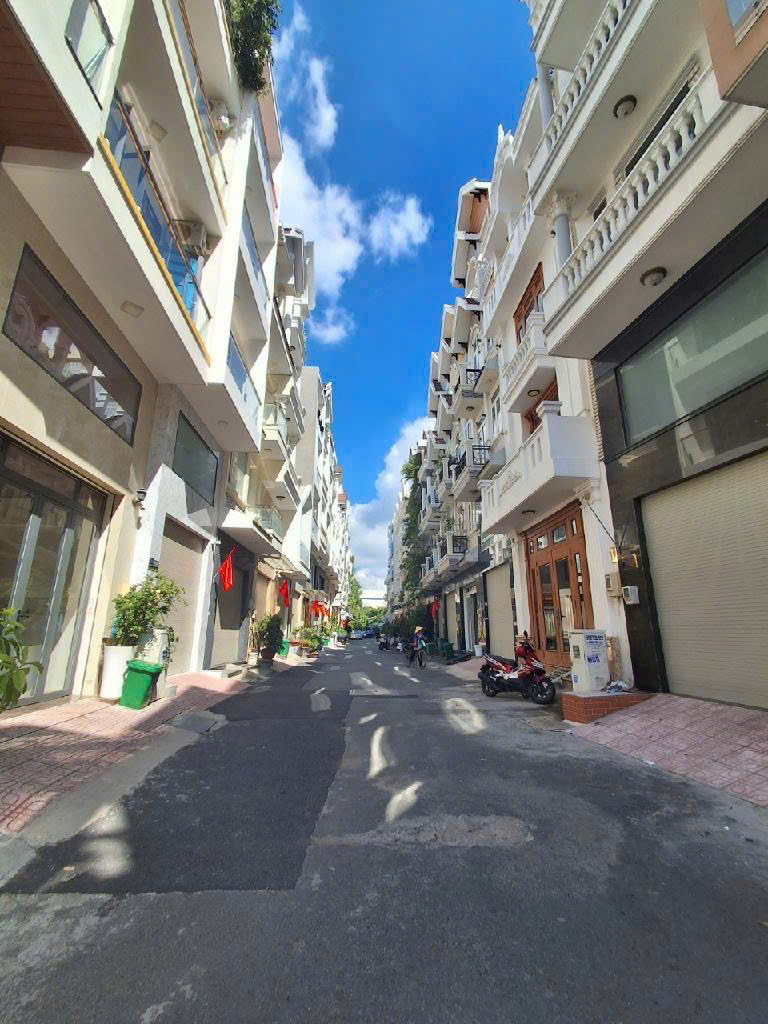 BÁN NHÀ PHỐ FULL NỘI THẤT GỖ - 5 TẦNG - 5PN THANG MÁY ĐƯỜNG SỐ HOÀNG QUỐC VIỆT, P. PHÚ MỸ