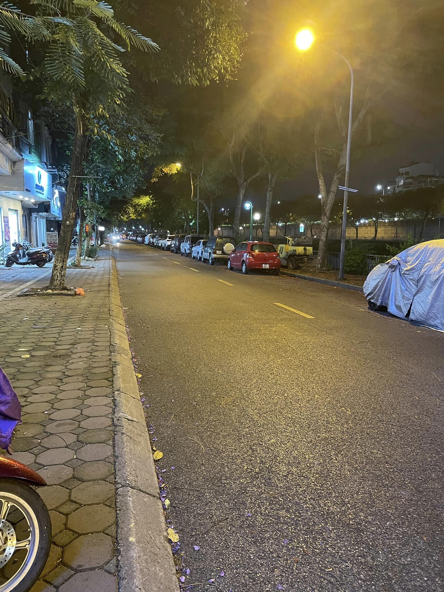 Nhà Mặt phố Quan Hoa, Cầu Giấy, Lô Góc, Siêu KD, 31m2 6T MT 5m, Chỉ 15 Tỷ