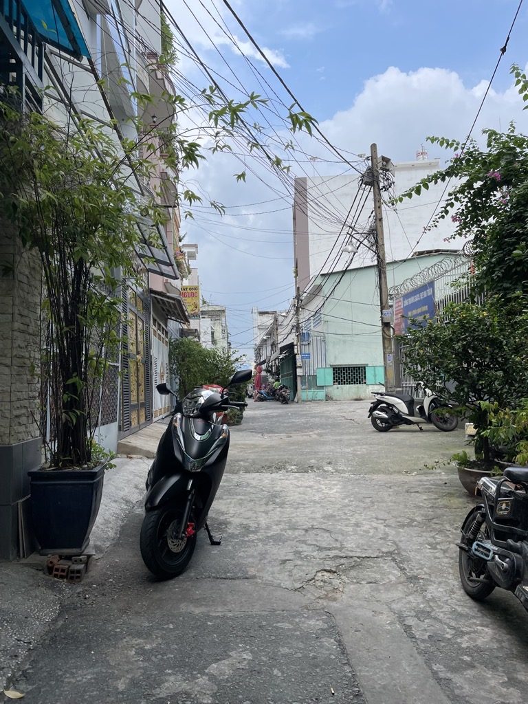 Nhà Ngang Bề Thế 10m, Sầm Uất Hậu Giang, Phường 5, Quận 6. DT 120m2 x 3 tầng . Giá 11.9 tỷ TL.