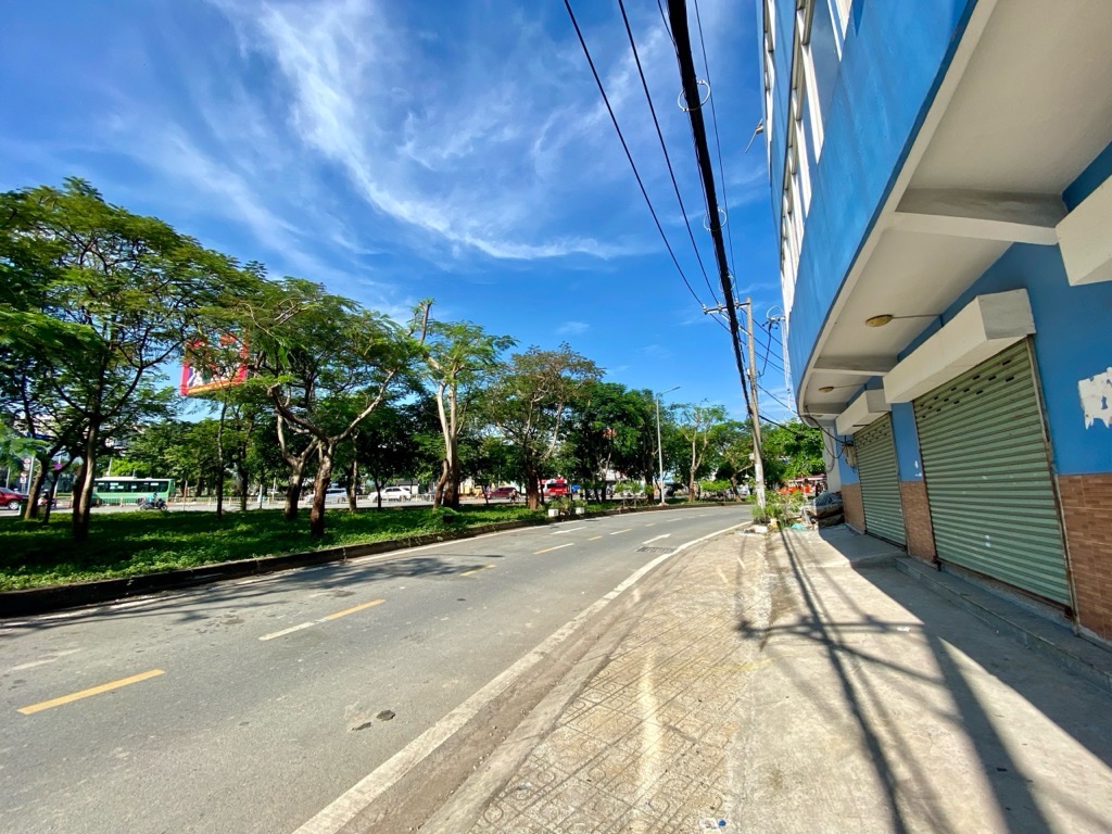 Bán Nhà Mặt Tiền Võ Văn Kiệt, An Lạc, Bình Tân.DT 60m2 nhà C4 (5 x 11). Nở Hậu. Giá 5 tỷ TL.