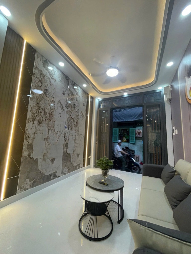 Bán Nhà Nhà Mới Hậu Giang, Phường 5, Quận 6. DT 34m2 x 3 tầng . Giá 5.25 tỷ TL.