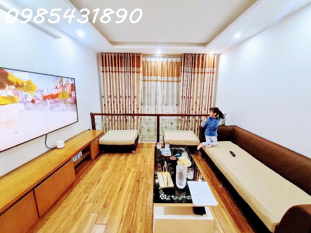 Cần bán gấp nhà mới cóng tinh xây 5 tầng 32m2 tại phố Bằng Liệt cạnh KDT Linh Đàm, giá nhỉnh 5 tỷ