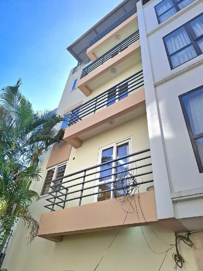 Tây Hồ- Lạc Long Quân-20m ra mặt phố- 5 tầng 6PN- 46m- Mặt tiền 5m- 9.2 tỷ