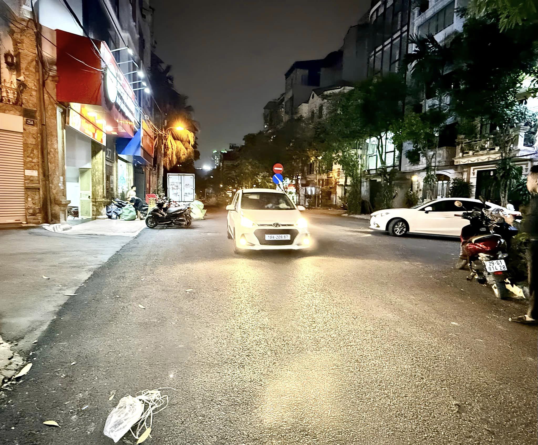 Bán siêu phẩm mặt phố Đặng Thùy Trâm,oto tránh, vỉa hè đá bóng kinh doanh đỉnh cao, khu vực dân cư đông đúc, tiện ích bạt ngàn.