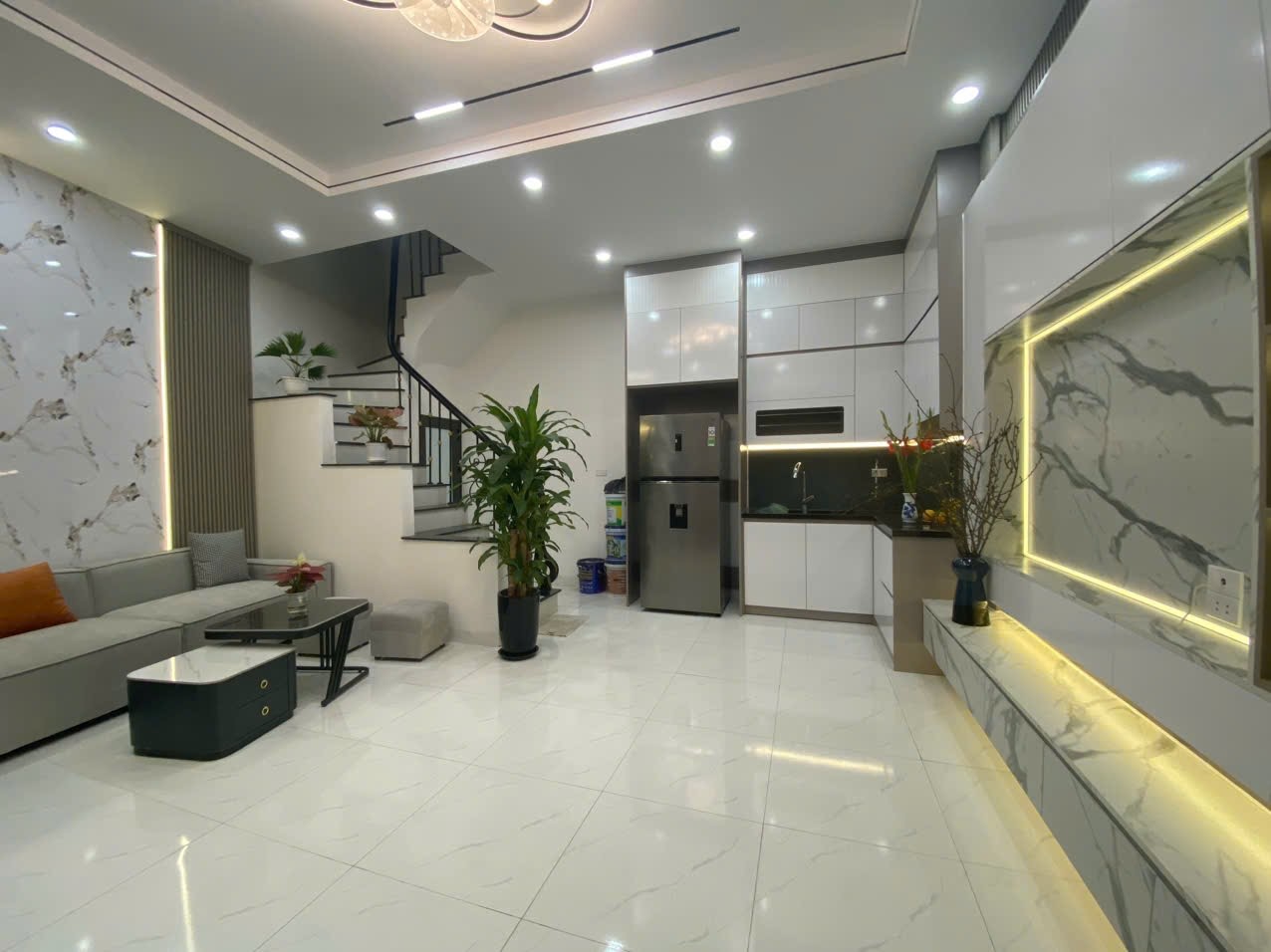 Bán Ngôi nhà 33 m² tuyệt đẹp với thiết kế rộng rãi và tiện nghi cao cấp tại ngõ Hòa Bình, Hai bà Trưng