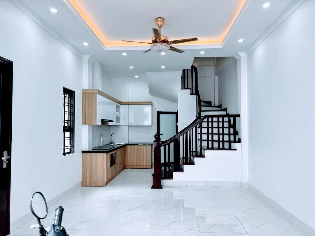 Bán nhà 4 tầng 70 m2 Trung tâm Đống Đa, xây theo thiết kế, full nội thất, nở hậu, sổ đỏ giao dịch,