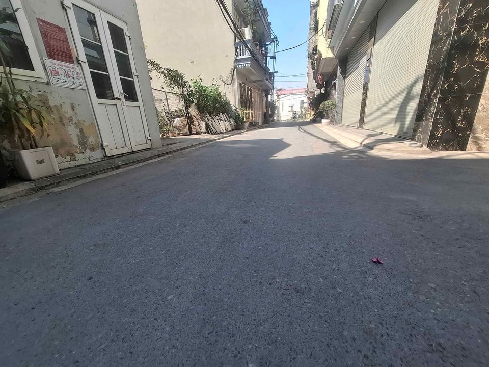 CC GỬI BÁN MẢNH ĐẤT ĐỨC GIANG 44m x 3,8m. ĐƯỜNG OTO TRÁNH, 10M RA ĐƯỜNG 24M NỐI NGỌC THUỴ - THƯỢNG THANH. GIÁ NHỈNH 6T